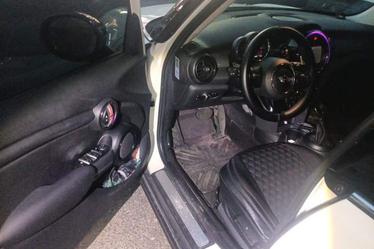 Used MINI 2016 1.5T COOPER Five-Door Edition Driver Seat