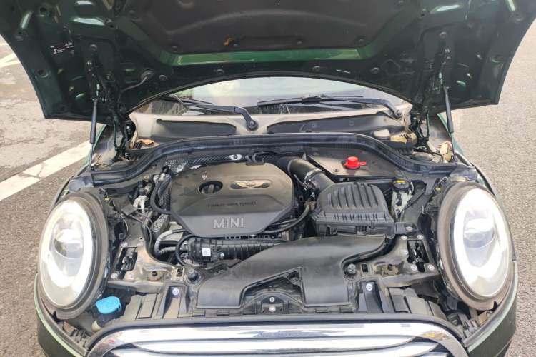 Used MINI 2016 1.5T COOPER Pioneer Edition Five-Door Model Engine Bay