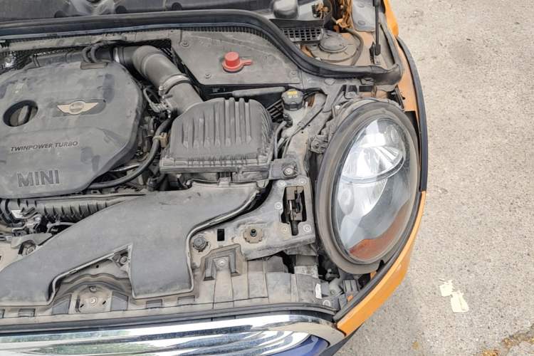 Used MINI 2016 1.5T COOPER Five-Door Edition Engine Bay Left