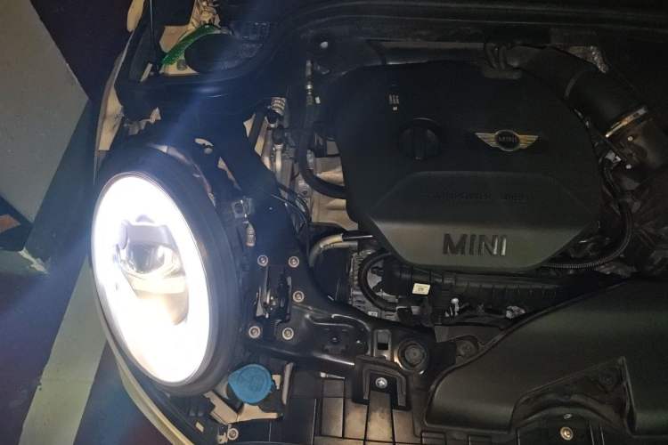 Used MINI 2016 1.5T COOPER Five-Door Edition Engine Bay Right