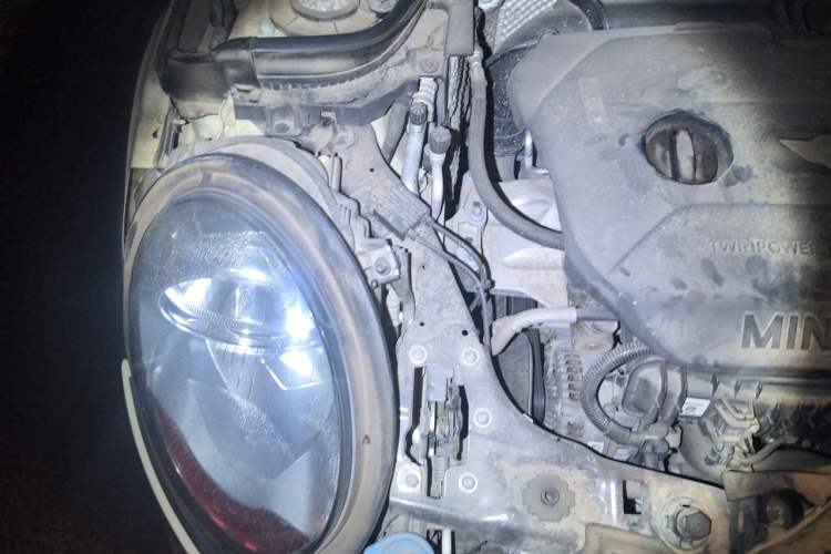 Used MINI 2016 1.5T COOPER Five-Door Edition Engine Bay Right