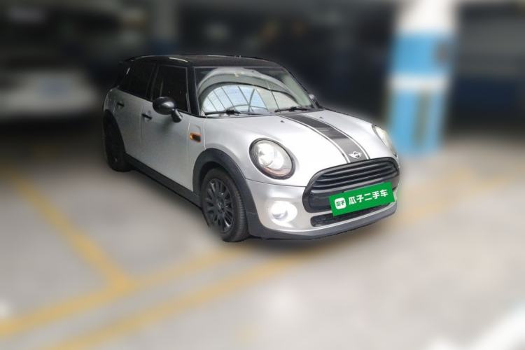 Used MINI 2016 1.5T COOPER Five-Door Edition Front Right 45 Deg