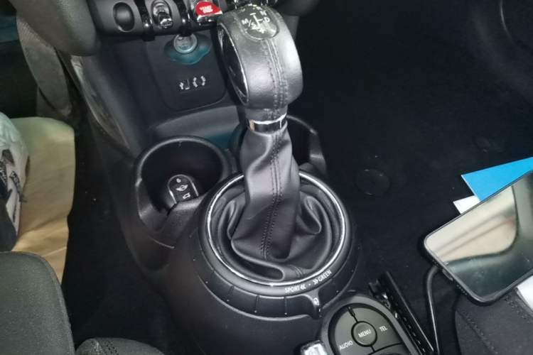 Used MINI 2016 1.5T COOPER Five-Door Edition Gear Lever