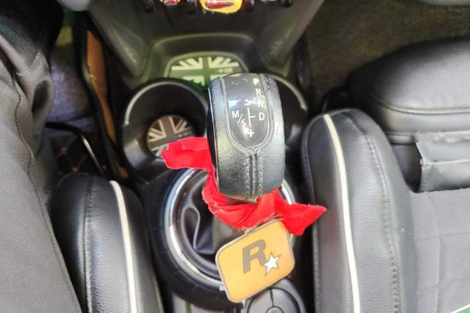 Used MINI 2016 1.5T COOPER Five-Door Edition Gear Lever