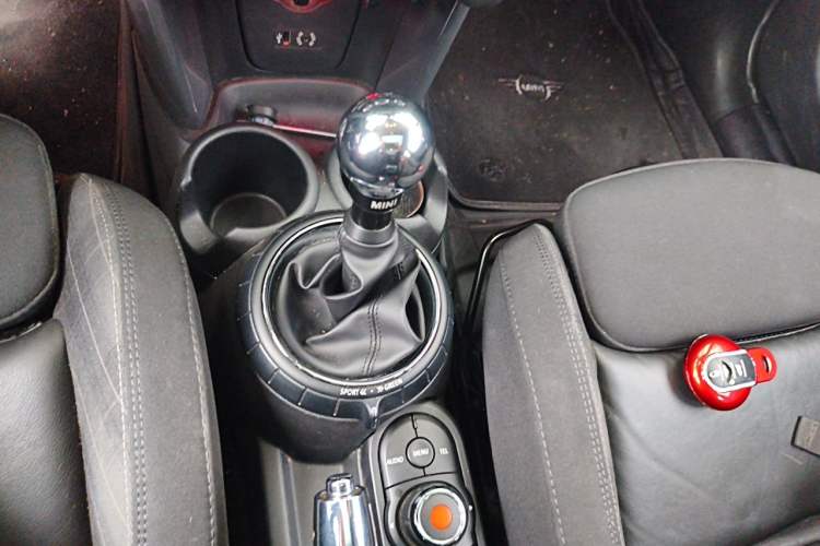 Used MINI 2016 1.5T COOPER Five-Door Edition Gear Lever