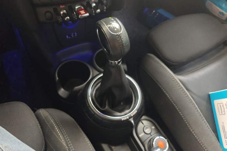 Used MINI 2016 1.5T COOPER Five-Door Edition Gear Lever