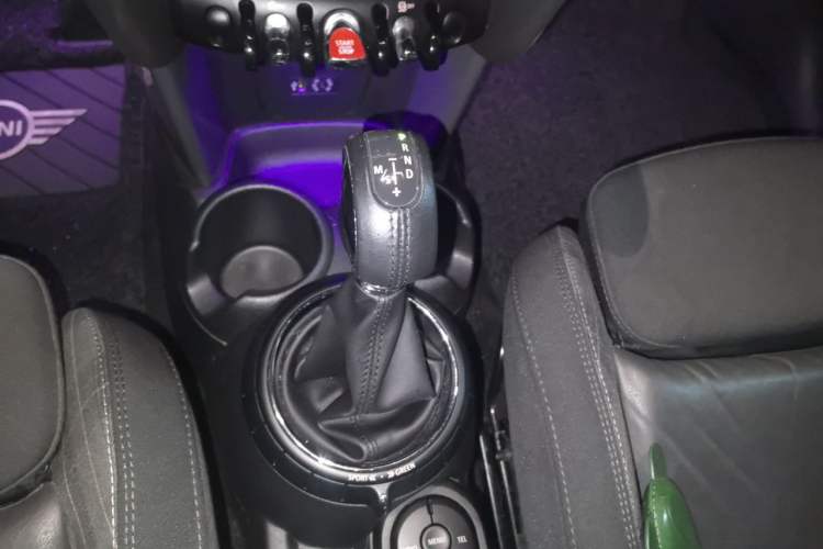 Used MINI 2016 1.5T COOPER Five-Door Edition Gear Lever