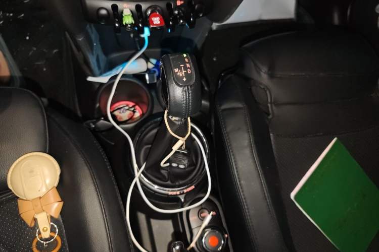 Used MINI 2016 1.5T COOPER Five-Door Edition Gear Lever