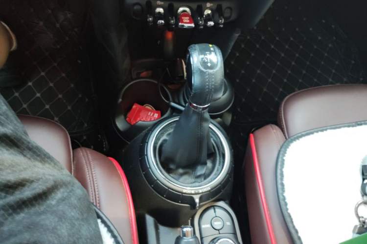 Used MINI 2016 1.5T COOPER Five-Door Edition Gear Lever