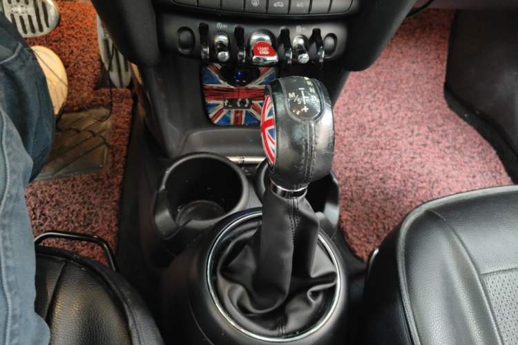 Used MINI 2016 1.2T ONE Pioneer Edition Gear Lever