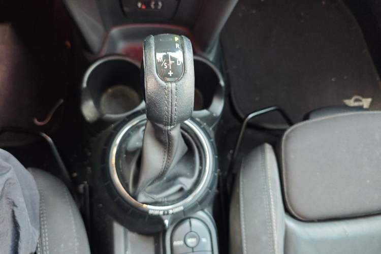 Used MINI 2016 1.5T COOPER Five-Door Edition Gear Lever