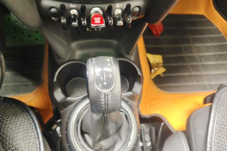 Used MINI 2016 1.5T COOPER Five-Door Edition Gear Lever