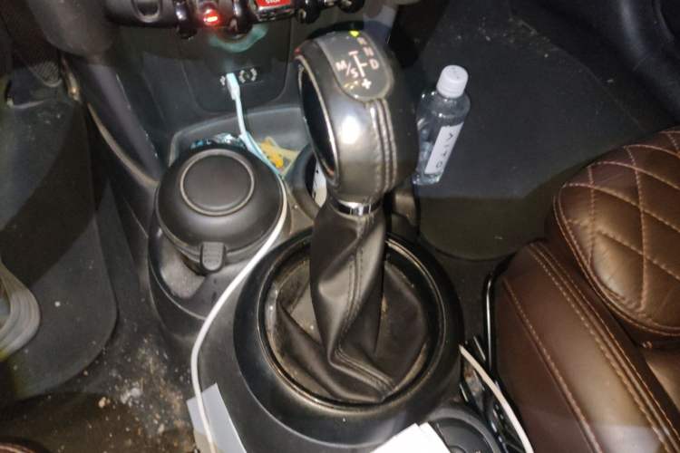 Used MINI 2016 1.5T COOPER Five-Door Edition Gear Lever