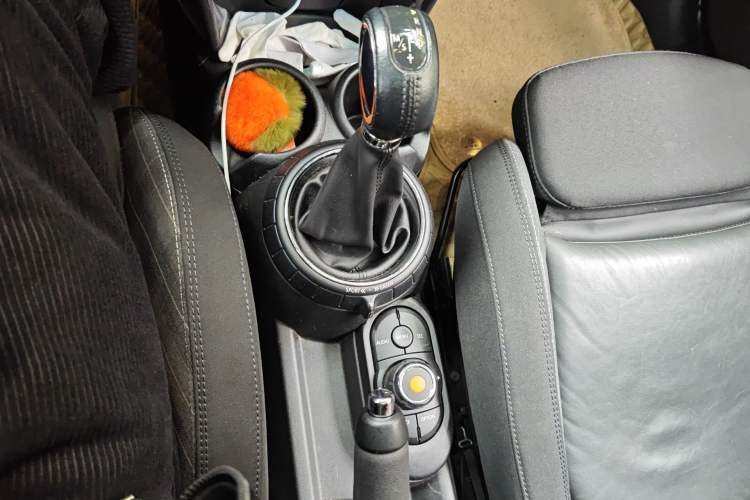 Used MINI 2016 1.5T COOPER Five-Door Edition Gear Lever