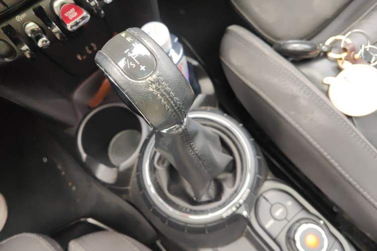 Used MINI 2016 1.5T COOPER Five-Door Edition Gear Lever
