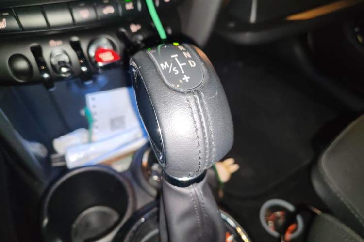 Used MINI 2016 1.5T COOPER Five-Door Edition Gear Lever