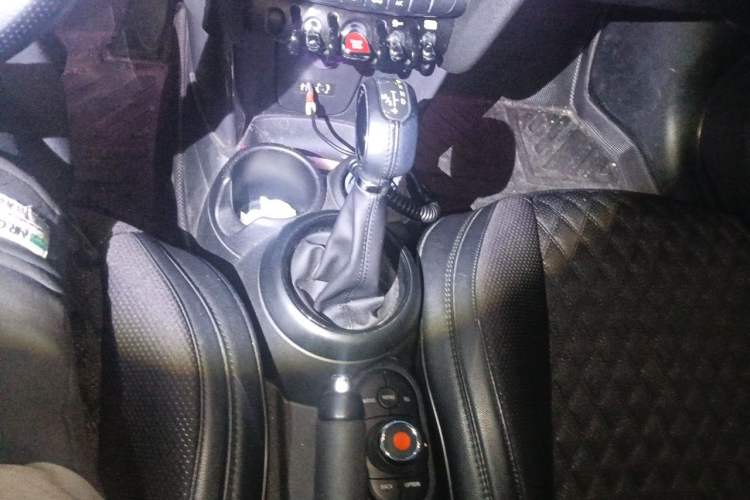 Used MINI 2016 1.5T COOPER Five-Door Edition Gear Lever