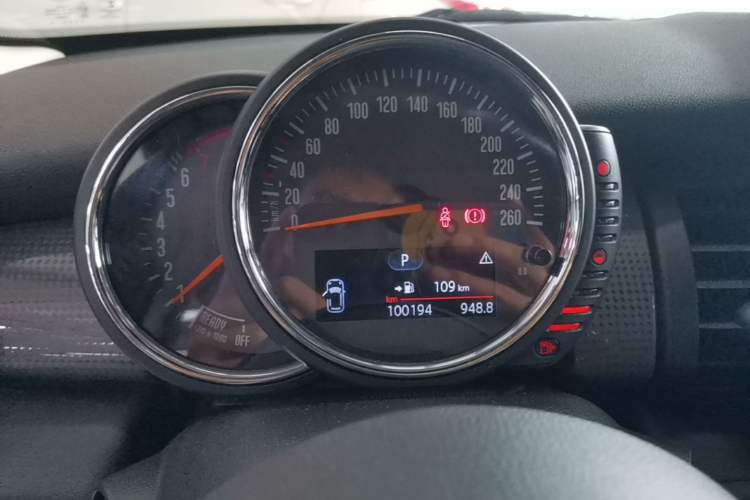 Used MINI 2016 1.5T COOPER Five-Door Edition Instrument Cluster