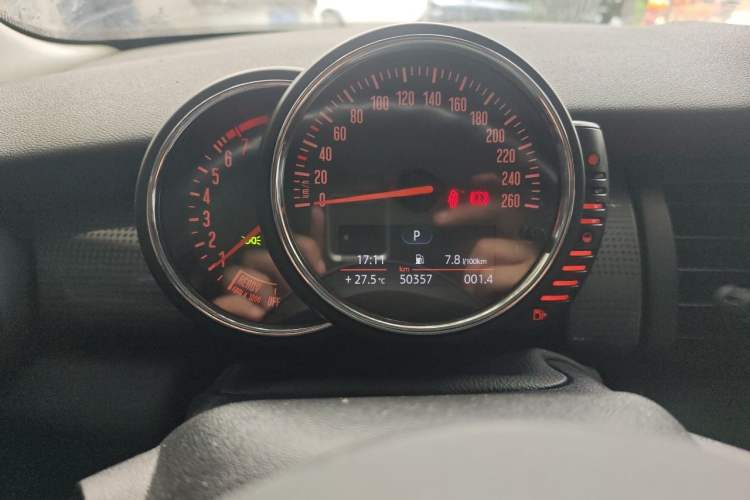 Used MINI 2016 1.5T COOPER Five-Door Edition Instrument Cluster