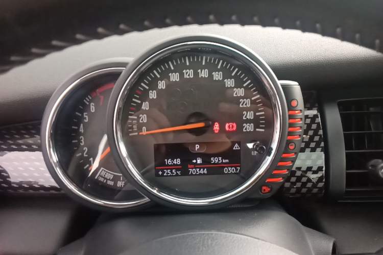 Used MINI 2016 2.0T COOPER S Five-Door Edition Instrument Cluster