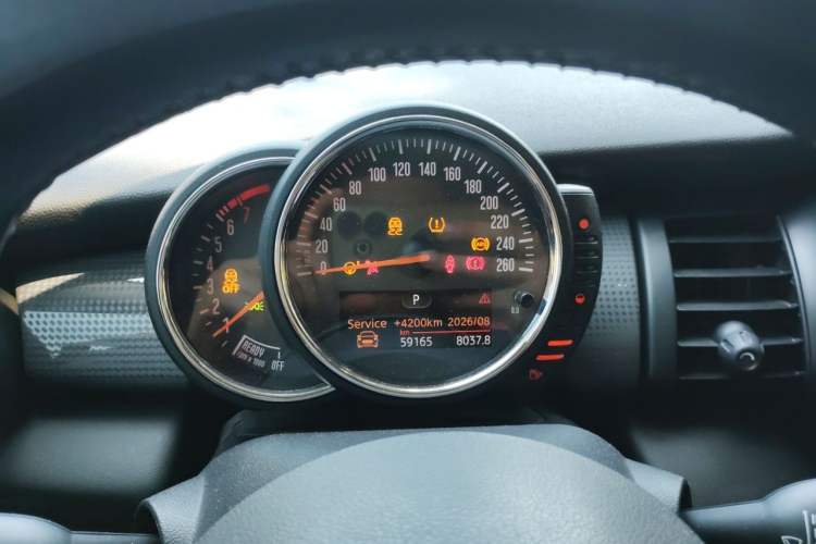 Used MINI 2016 1.5T COOPER Five-Door Edition Instrument Cluster
