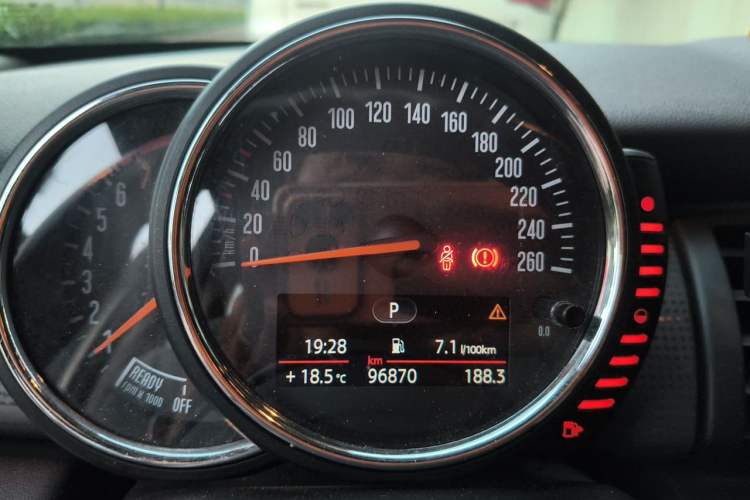 Used MINI 2016 1.5T COOPER Five-Door Edition Instrument Cluster