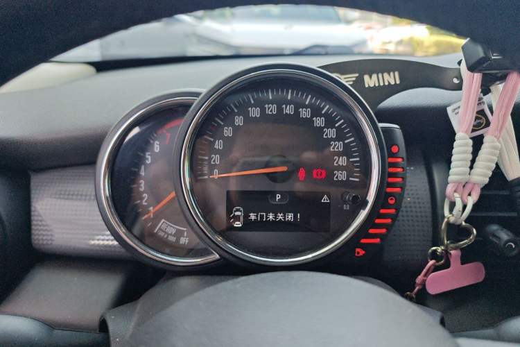 Used MINI 2016 1.5T COOPER Five-Door Edition Instrument Cluster