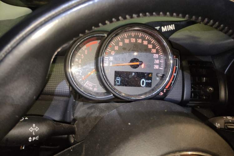Used MINI 2016 1.5T COOPER Five-Door Edition Instrument Cluster