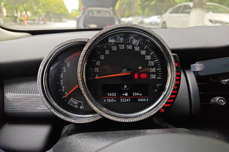 Used MINI 2016 1.5T COOPER Five-Door Edition Instrument Cluster