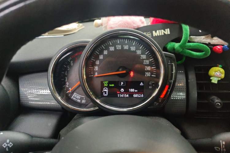 Used MINI 2016 1.5T COOPER Five-Door Edition Instrument Cluster