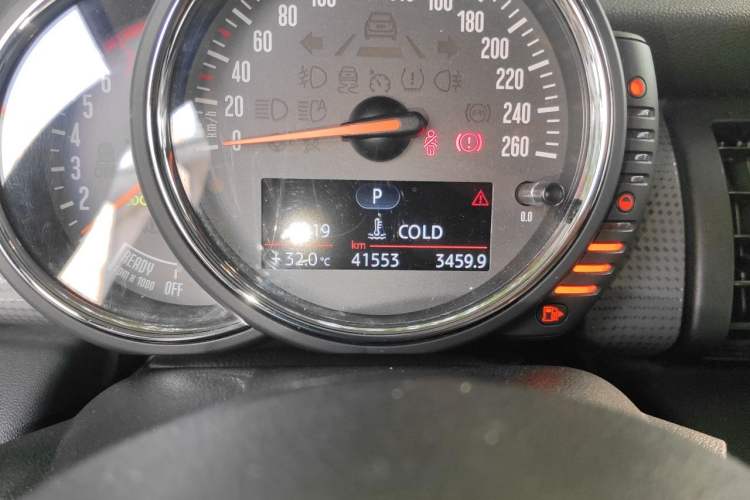 Used MINI 2016 1.5T COOPER Odometer Close Up