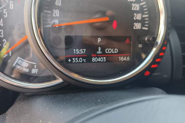Used MINI 2016 1.5T COOPER Odometer Close Up