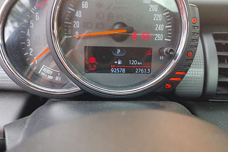 Used MINI 2016 1.5T COOPER Five-Door Edition Odometer Close Up