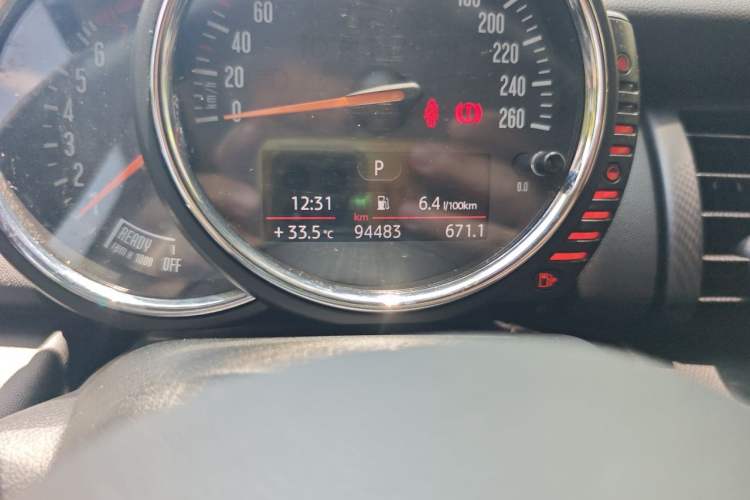 Used MINI 2016 1.2T ONE Pioneer Edition Odometer Close Up