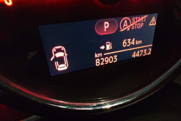 Used MINI 2016 1.5T COOPER Five-Door Edition Odometer Close Up