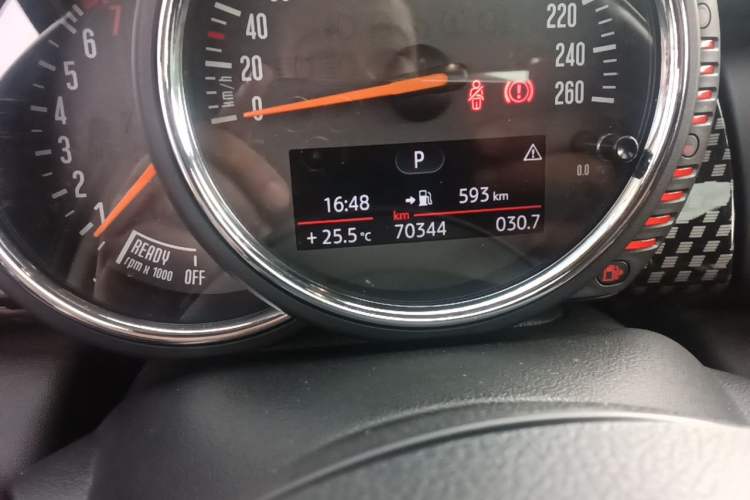 Used MINI 2016 2.0T COOPER S Five-Door Edition Odometer Close Up
