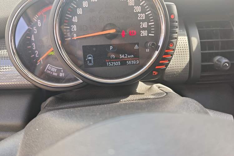 Used MINI 2016 1.5T COOPER Avant-Garde Odometer Close Up