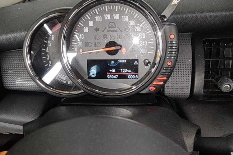 Used MINI 2016 1.5T COOPER Odometer Close Up