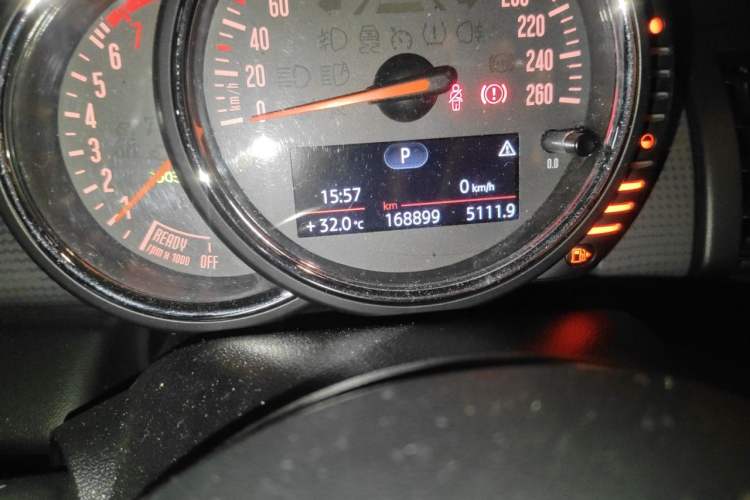 Used MINI 2016 1.5T COOPER Odometer Close Up
