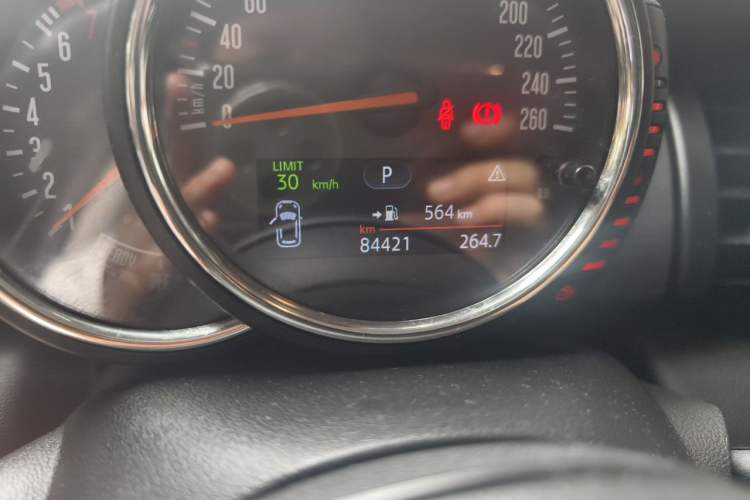 Used MINI 2016 1.5T COOPER Odometer Close Up