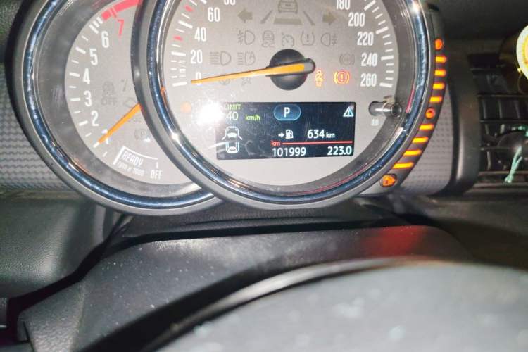 Used MINI 2016 1.5T COOPER Odometer Close Up