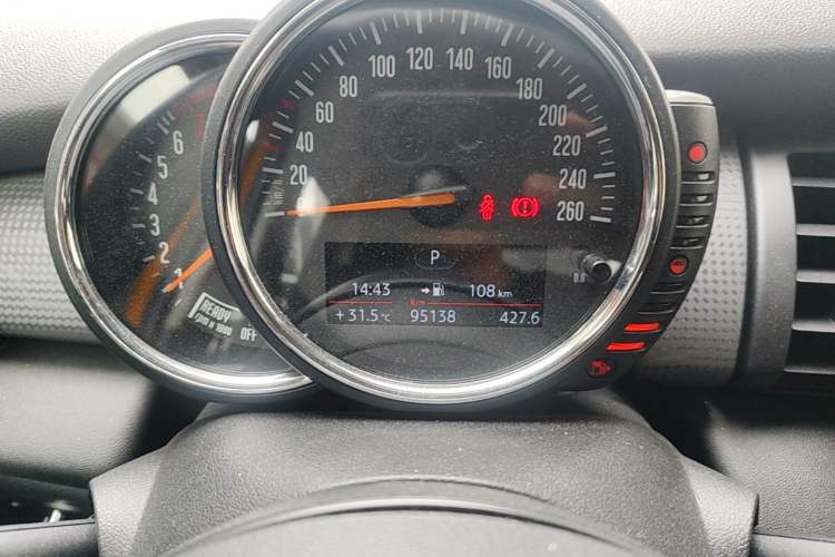 Used MINI 2016 1.5T COOPER Five-Door Edition Odometer Close Up