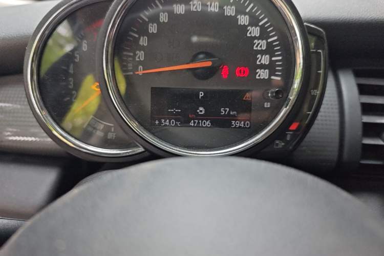 Used MINI 2016 1.5T COOPER Odometer Close Up