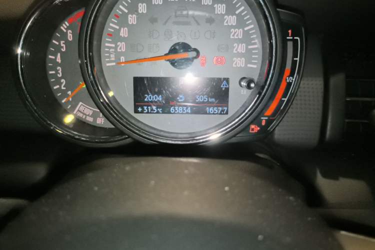 Used MINI 2016 1.5T COOPER Performance Edition Odometer Close Up