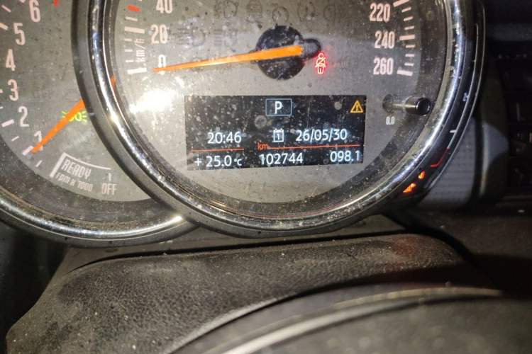 Used MINI 2016 1.5T COOPER Five-Door Edition Odometer Close Up