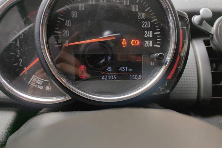 Used MINI 2016 1.5T COOPER Odometer Close Up