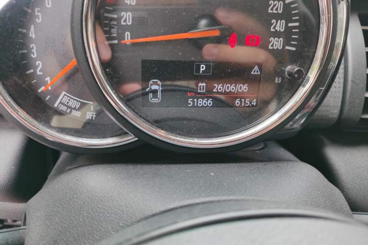 Used MINI 2016 1.5T COOPER Odometer Close Up