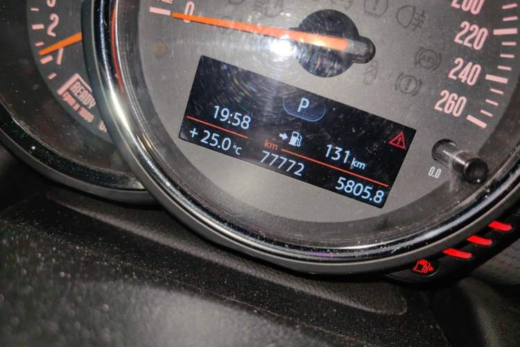Used MINI 2016 1.5T COOPER Odometer Close Up
