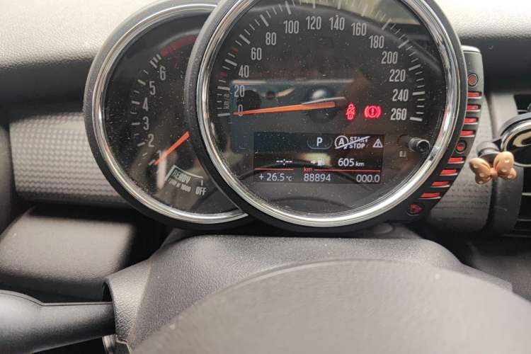 Used MINI 2016 1.5T COOPER Five-Door Edition Odometer Close Up