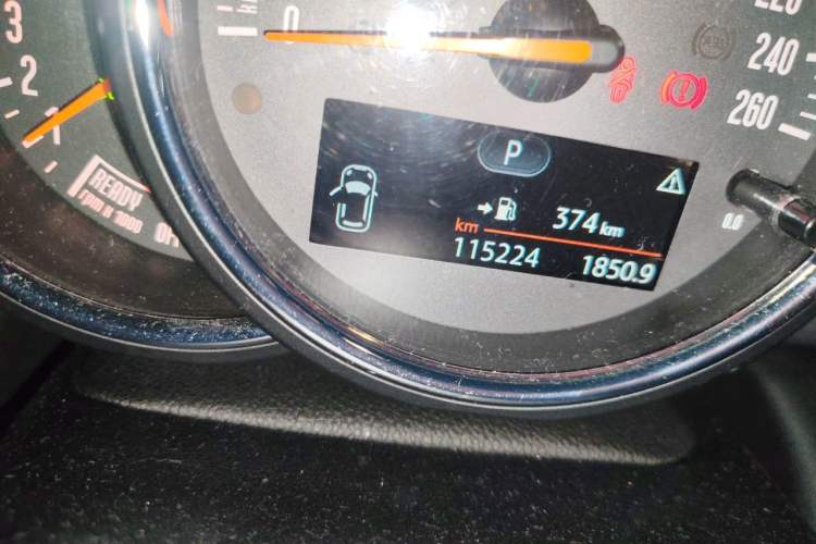 Used MINI 2016 1.5T COOPER Five-Door Edition Odometer Close Up